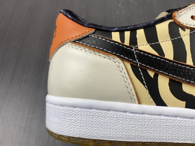 OG DH6932-100 Low of 1 Year Tiger the Air Jordan 0720